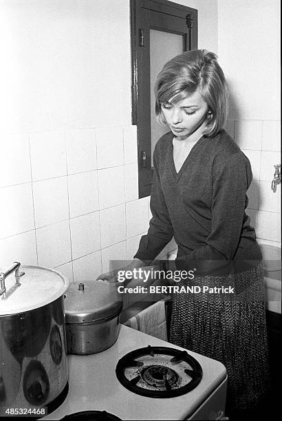The actress Barbara Kwiatkowska - Lass is photograpehd for Paris Match in Paris on MARCH 31, 1962.