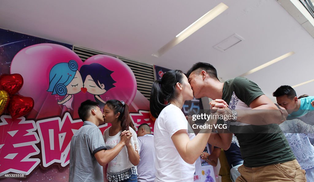 Difficult Poses For Best Kiss In Chongqing