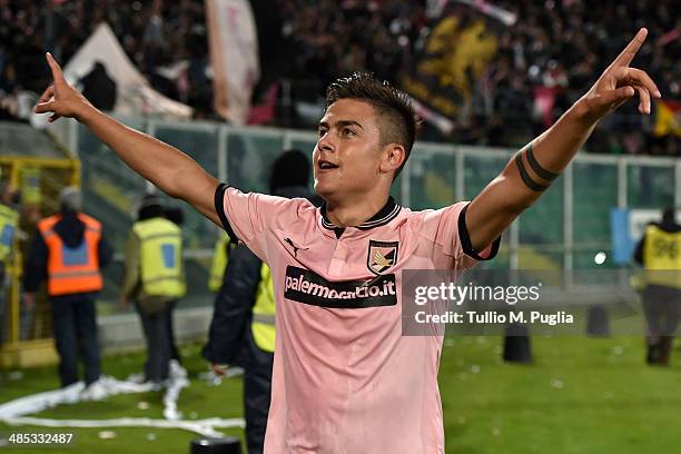 Paulo Dybala of Palermo celebrates after scoring the opening goal during the Serie B match between US Citta di Palermo and Reggina Calcio at Stadio...