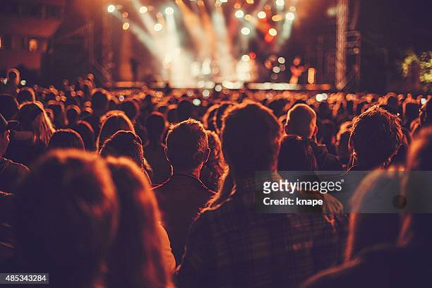 big concert audience listening to music - music festival crowd 個照片及圖片檔