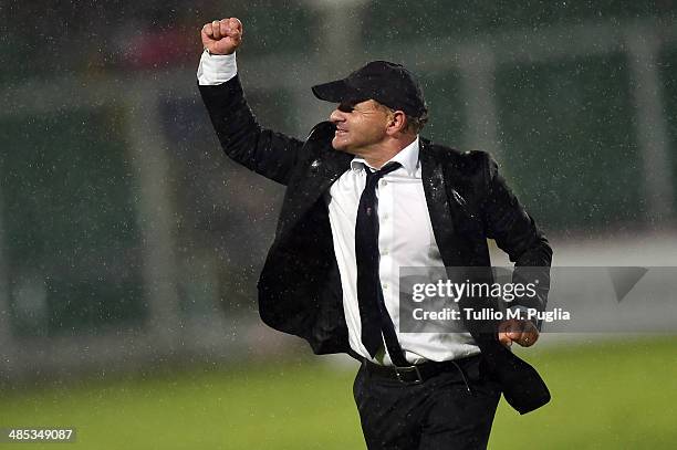 Head coach of Palermo Giuseppe Iachini celebrates after winning the Serie B match between US Citta di Palermo and Reggina Calcio at Stadio Renzo...