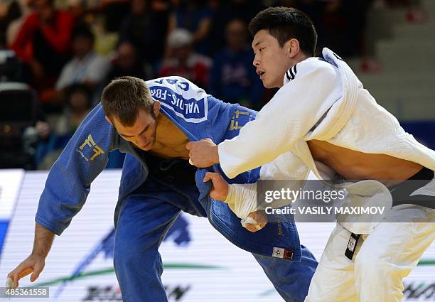 South Koreas Lee Seungsu competes with Canadas Antoine Valois-Fortier during the mens bronze medal match, in the -81kg category at the Judo World...