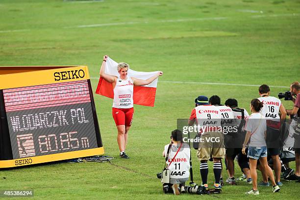 Anita Wlodarczyk of Poland celebrates after winning gold in the Women's Hammer Final during day six of the 15th IAAF World Athletics Championships...