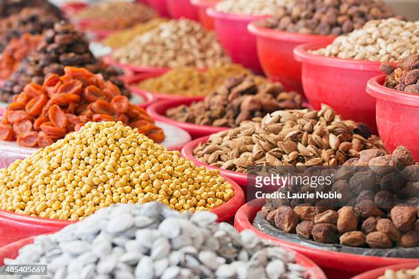 food on sale at samarkand market - uzbekistan stock-fotos und bilder