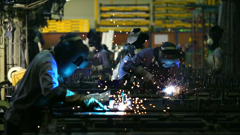 https://media.gettyimages.com/id/485407130/video/welding-work-at-industrial-factory.jpg?b=1&s=640x640&k=20&c=YOmmqaGbB-NNUg0CG4QI5kOEwlzmPIseTZWdgEoEuR8=