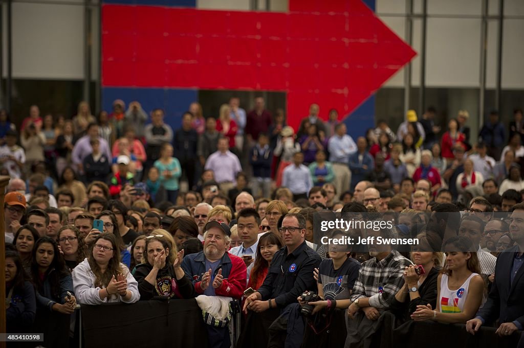 Hillary Clinton Holds Grassroots Organizing Meeting In Cleveland, Ohio