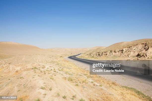 road to dekhkanabad, uzbekistan - 12009000 stock pictures, royalty-free photos & images