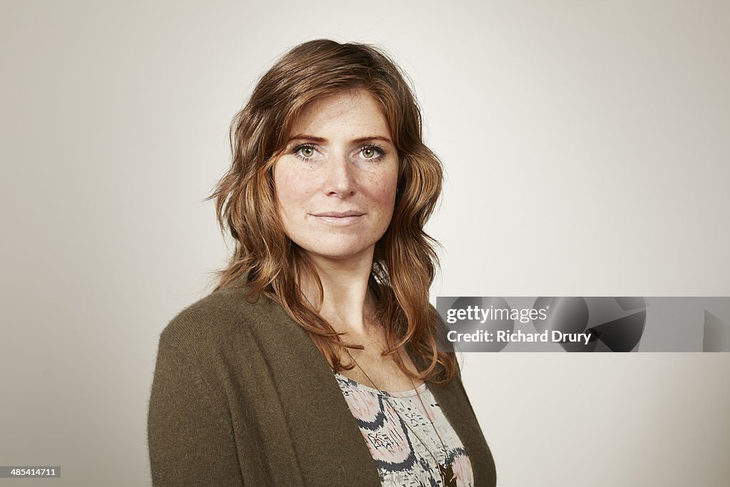 Portrait of woman looking to camera