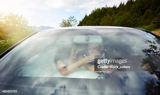 enjoy every moment - just married stockfoto's en -beelden