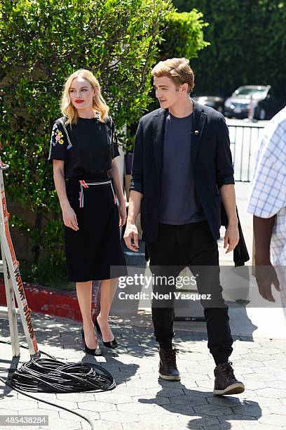 Kate Bosworth and Hayden Christensen visits "Extra" at Universal Studios Hollywood on August 27, 2015 in Universal City, California.