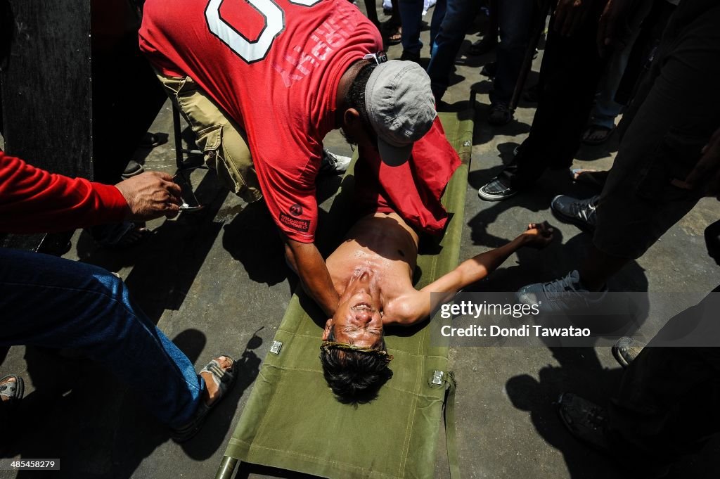 Filipino Catholics Celebrate Good Friday