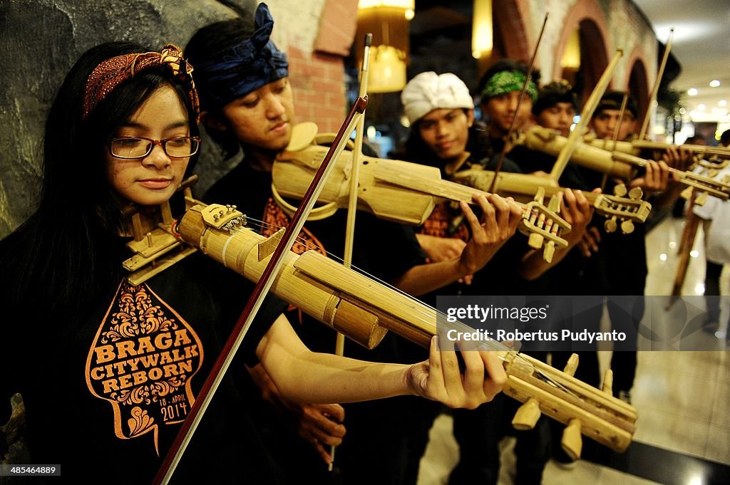 Indonesian Bamboo Community Make Record Attempt