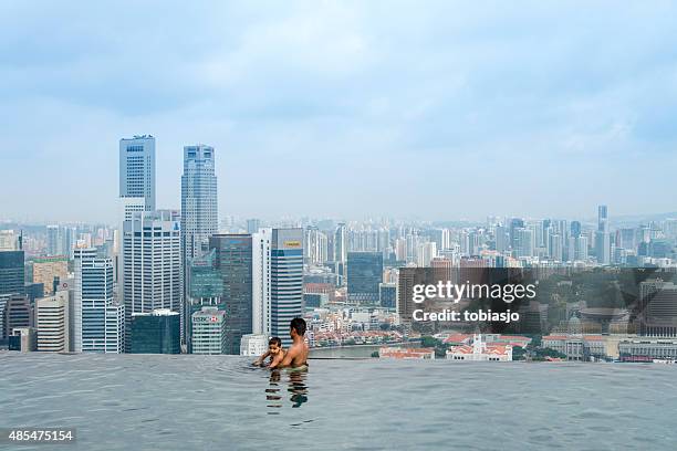 piscina de borde infinito - pool marina bay sands hotel singapore fotografías e imágenes de stock