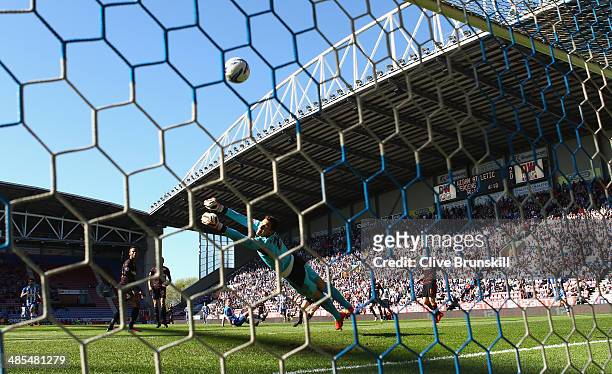 Callum McManaman of Wigan Athletic scores his teams third goal past Reading keeper Alex McCarthy during the Sky Bet Championship match between Wigan...