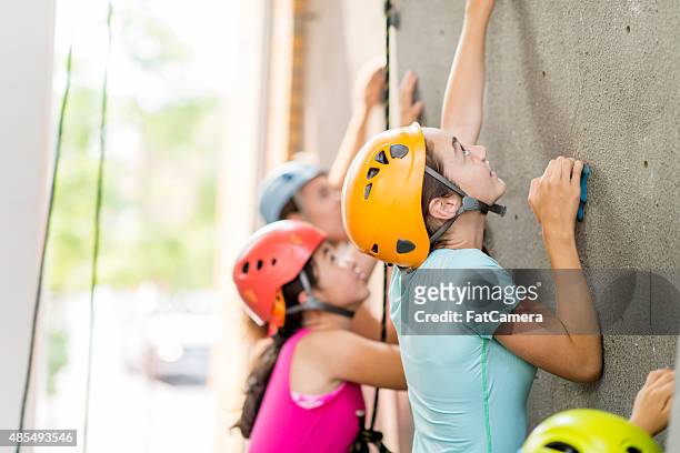 females rock climbing - grip film crew stock pictures, royalty-free photos & images