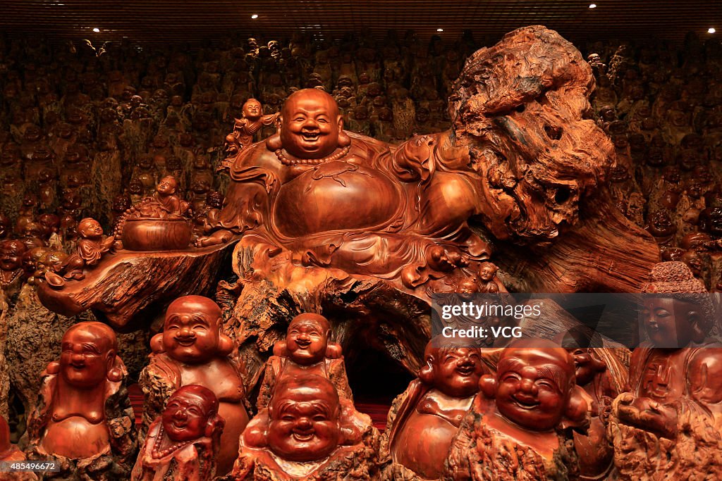 Over 9,900 Buddha Wood Carvings Exhibited In Zhengzhou