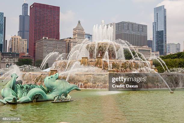 buckingham fountain - buckingham fountain chicago stock-fotos und bilder