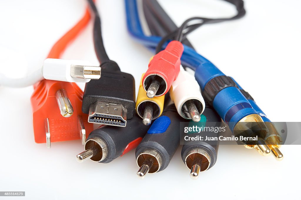 Multiple Cable Multiple Cables And Plugs Stock-Foto - Getty Images