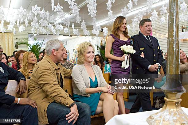 Shotgun Wedding" Episode 109 -- Pictured: Lenny Clarke as Johnny's Dad, Jean Smart as Johnny's Mom, Jessica McNamee as Theresa Kelly, John Scurti as...