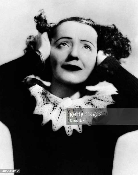 Photo non datée de la chanteuse Edith Piaf, née à Paris le 19 décembre 1915. En 1935, elle fait la connaissance de Louis Leplée, gérant du Gerny's,...