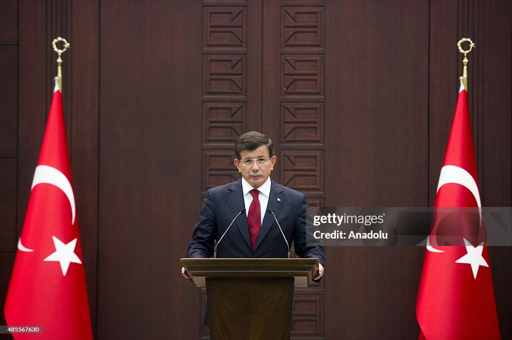 Turkish PM Ahmet Davutoglu unveils interim Cabinet