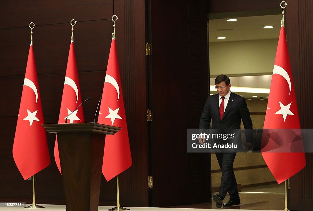 Turkish PM Ahmet Davutoglu unveils interim Cabinet