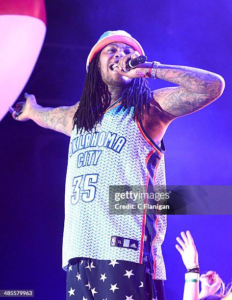 Flama Rapper Flame (Rapper) Photos and Premium High Res Pictures - Getty Images