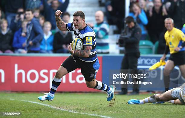 Matt Banahan of Bath celebrates as he scores the final try during the Aviva Premiership match between Bath and Worcester Warriors at the Recreation...