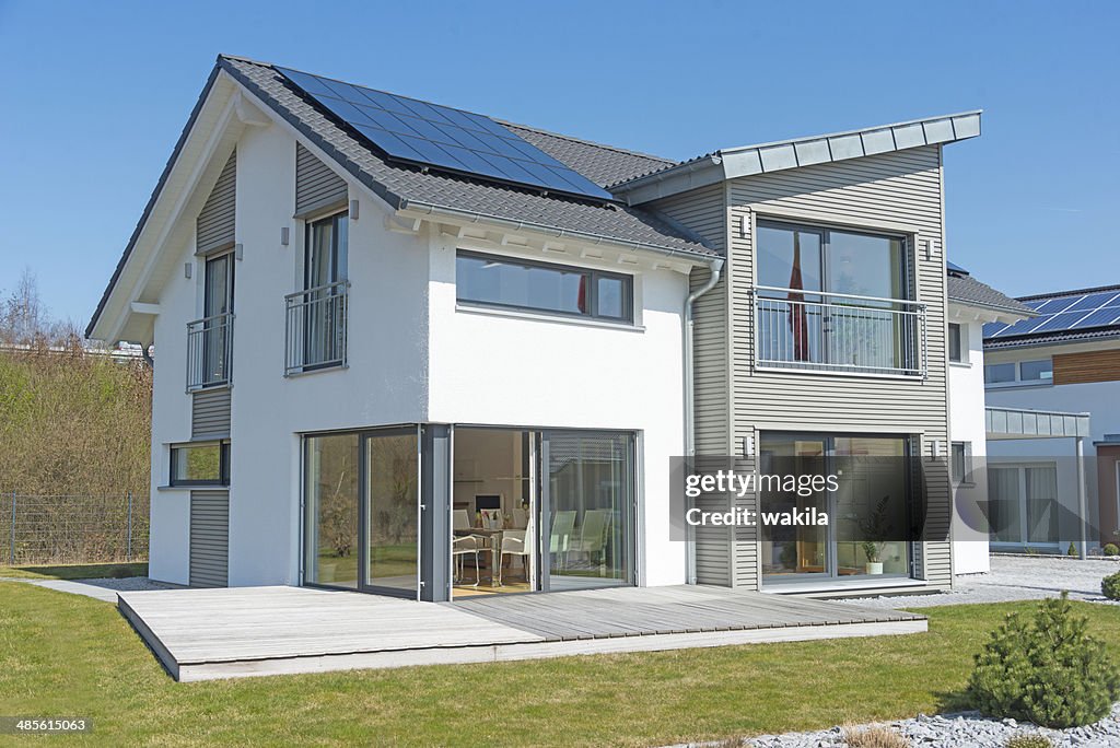 Haus Immobilien zu Hause mit Garten Wiese-detainee