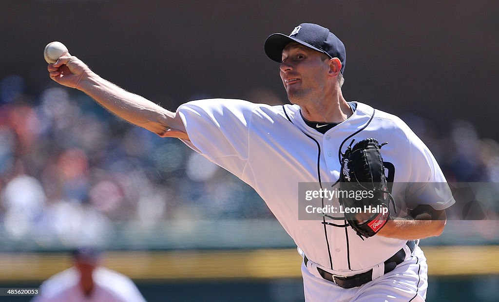 Los Angeles Angels of Anaheim v Detroit Tigers