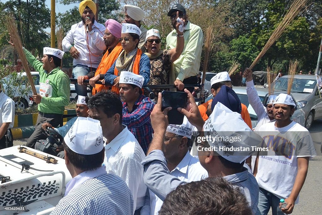 Gul Panag Campaigns For Daljit Singh In Amritsar