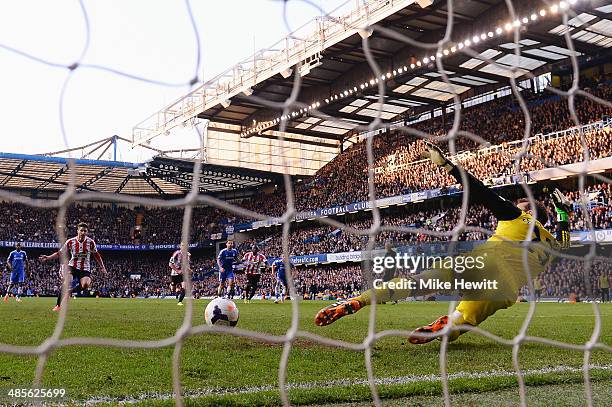 Fabio Borini of Sunderland scores his sides second goal from the penalty spot past Mark Schwarzer the Chelsea goalkeeper during the Barclays Premier...