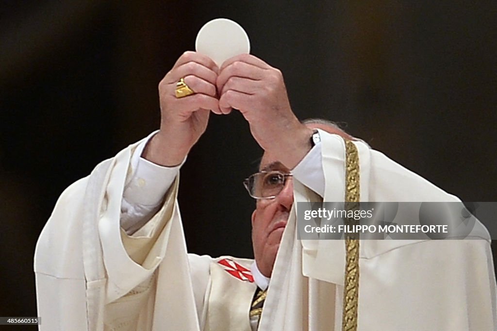 VATICAN-ITALY-POPE-EASTER-VIGIL-HOLY WEEK