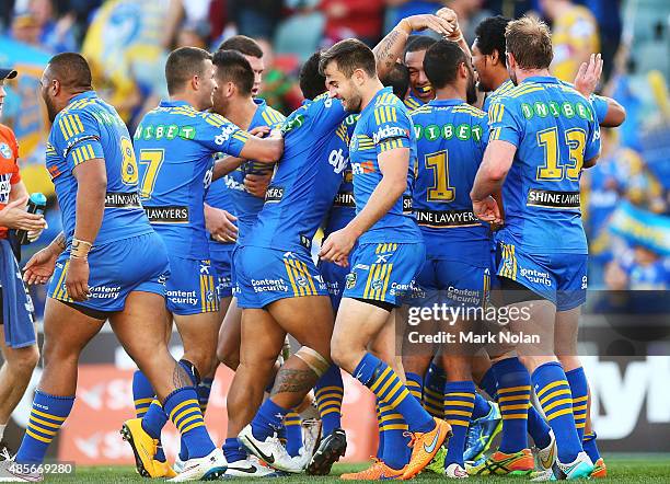 Paramatta celebrate a try by Isaac De Gois during the round 25 NRL match between the Parramatta Eels and the Cronulla Sharks at Pirtek Stadium on...