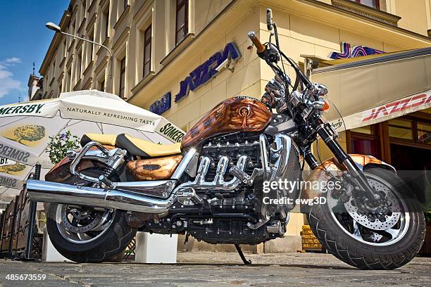 motorcycle triumph rocket iii - triumph motorcycle fotografías e imágenes de stock