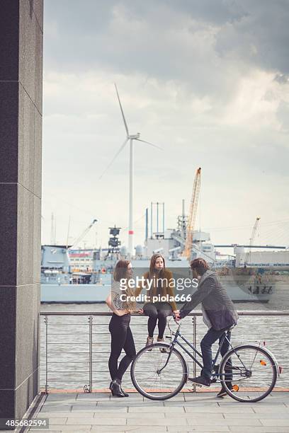 group of friends together, urban setting - groep fietsers stockfoto's en -beelden