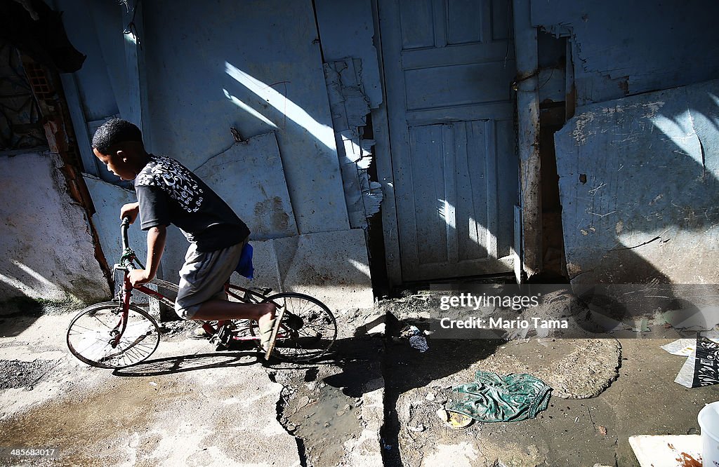 Rio Mare Favela Remains Occupied Ahead of World Cup