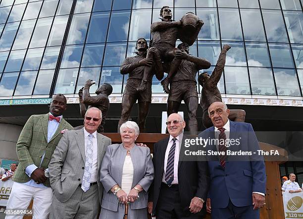 Martin Offiah MBE, Alex Murphy, Doreen Ashton, Gus Risman and Billy Boston pose with the newly unveiled the Legends statue prior to the Ladbrokes...
