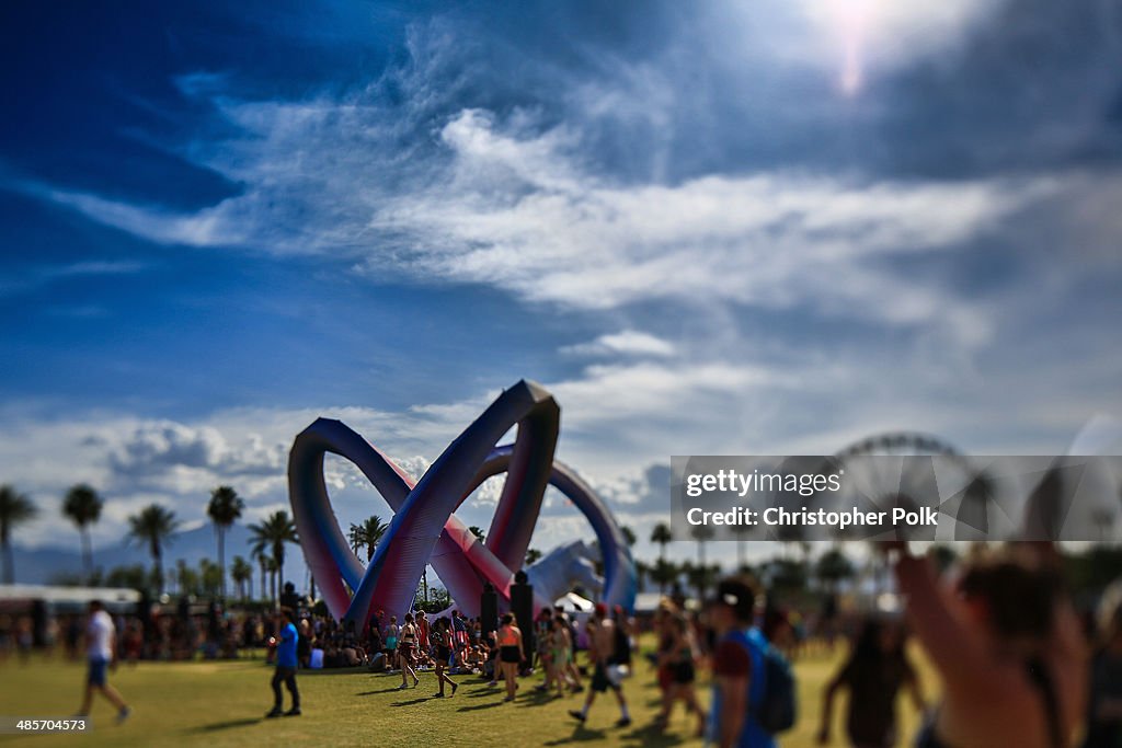 An Alternative View of 2014 Coachella Valley Music and Arts Festival - Weekend 2