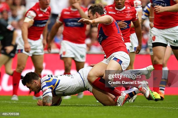 Tom Briscoe of Leeds Rhinos scores a try during the Ladbrokes Challenge Cup Final between Leeds Rhinos and Hull KR at Wembley Stadium on August 29,...