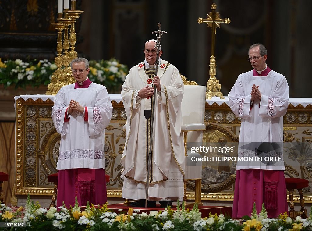 VATICAN-ITALY-POPE-EASTER-VIGIL-HOLY WEEK