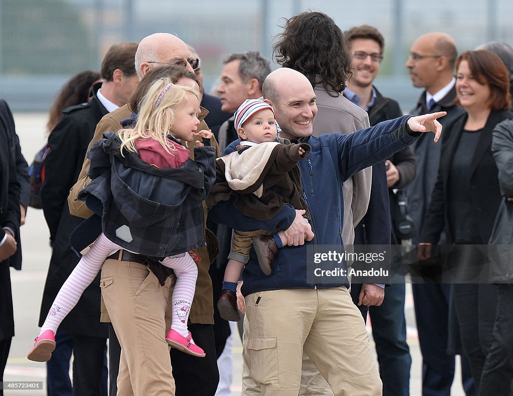 Freed French journalists arrive in Paris