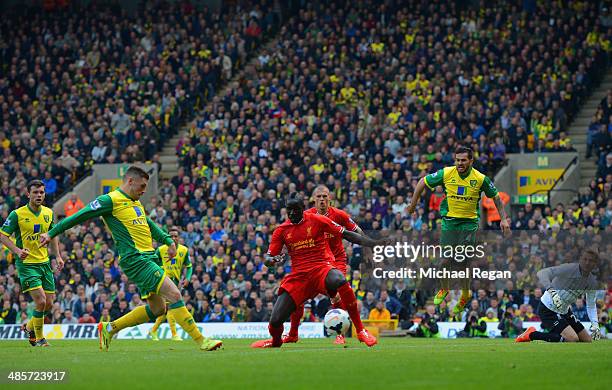 Gary Hooper of Norwich City scores their first goal past Mamadou Sakho of Liverpool during the Barclays Premier League match between Norwich City and...