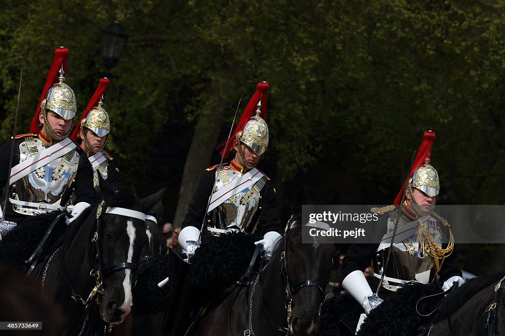 Household Cavalry-Änderung der Schienbeinschoner