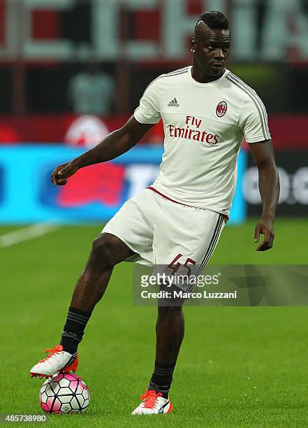 Mario Balotelli of AC Milan in action before the Serie A match between AC Milan and Empoli FC at Stadio Giuseppe Meazza on August 29, 2015 in Milan,...