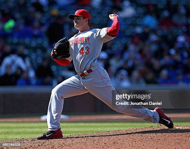 Manny Parra of the Cincinnati Reds pitches against the Chicago Cubs at Wrigley Field on April 18, 2014 in Chicago, Illinois. The Reds defeated the...