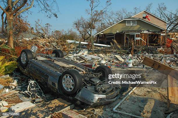 hurricane katrina storm damage overturned car - hurricane katrina stock pictures, royalty-free photos & images