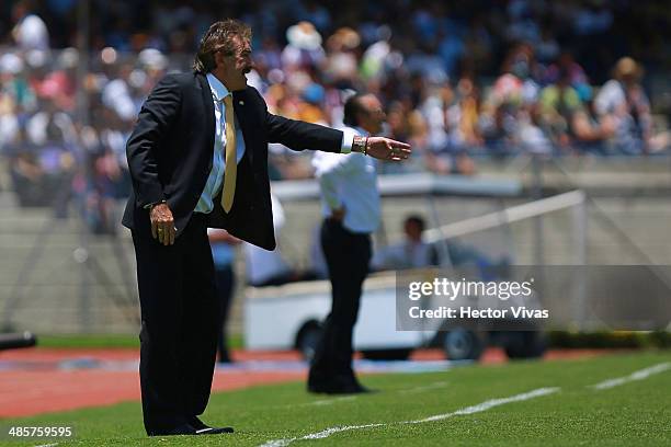 Ricardo La Volpe, head coach of Chivas reacts during a match between Pumas UNAM and Chivas as part of the 16th round Clausura 2014 Liga MX at...