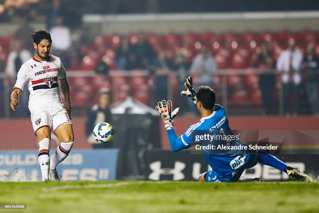 Sao Paulo v Ponte Preta - Brasileirao Series A 2015