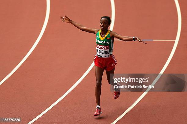 Mare Dibaba of Ethiopia celebrates after crossing the finish line to win gold in the Women's Marathon final during day nine of the 15th IAAF World...